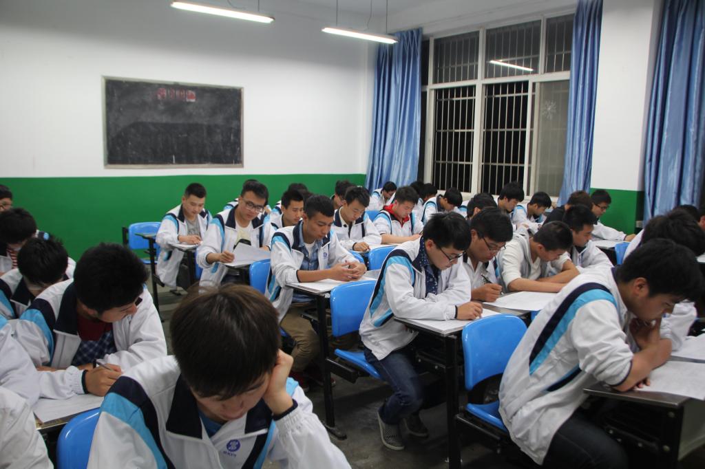 “薪火倡廉,从我做起”知识竞赛答题现场